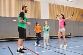 0-3完败！亚洲冠军太丢人，一胜难求垫底出局，球迷：怎么进的世界杯？